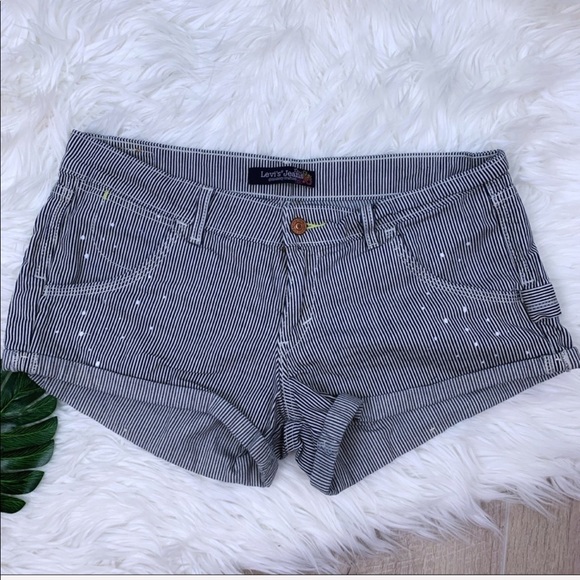 Levi's Pants - {Levi} Shorts **0401 Levi's Pants - {Levi} Shorts **0401
